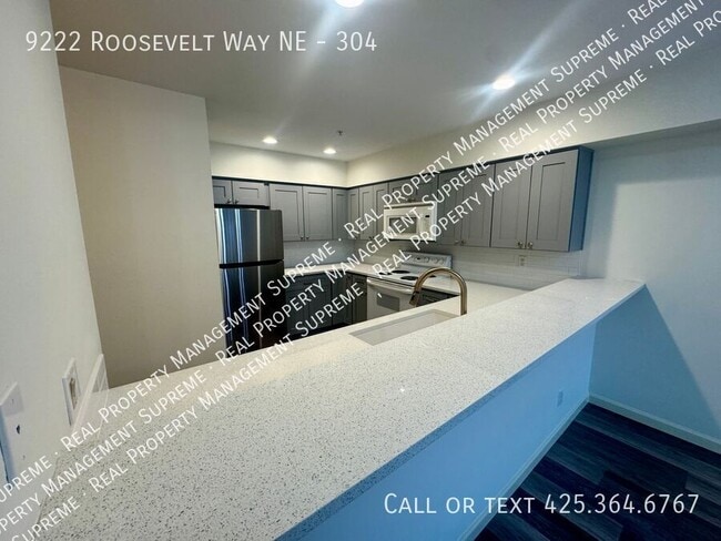 Building Photo - 9222 Roosevelt Way NE