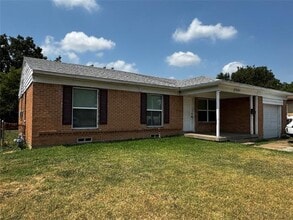 Building Photo - 1509 N O'Connor Rd