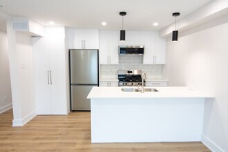 Building Photo - 142 Young St