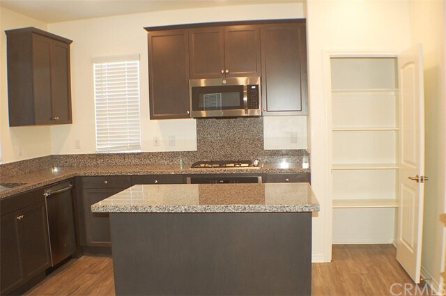 Foto del edificio - 16020 Huckleberry Ave
