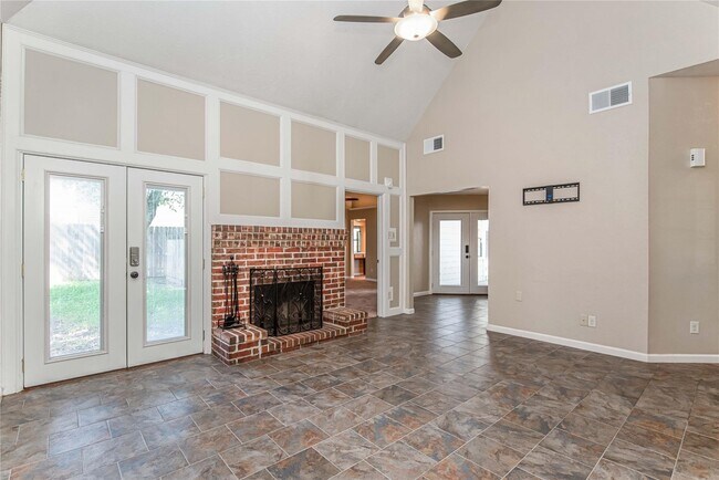 Foto del edificio - 10131 Wayward Wind Ln