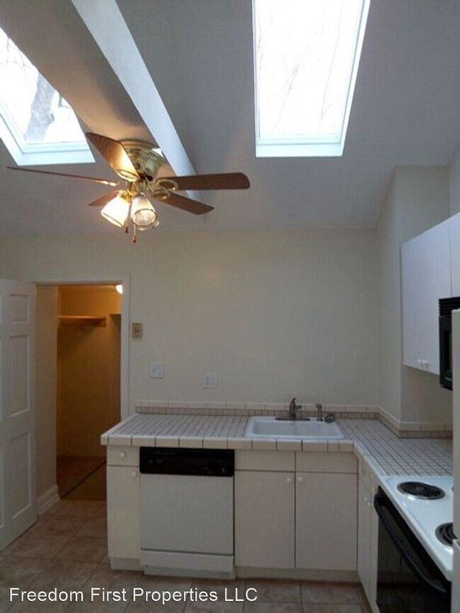 Building Photo - 2 br, 1.5 bath House - 108 N Mulberry St