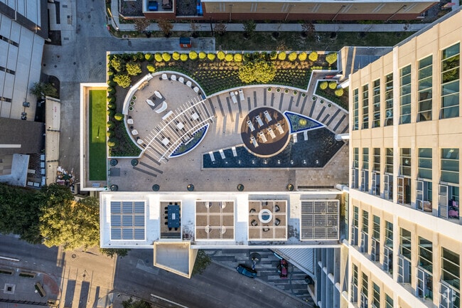 Foto del edificio - Cirque Residences