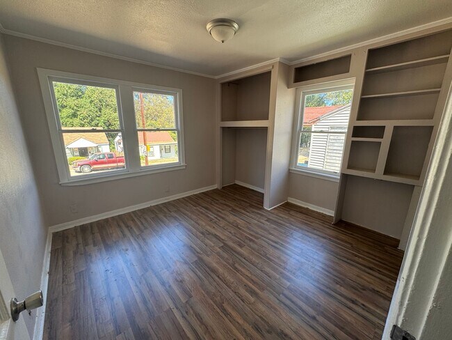 Building Photo - Like New 4 Bedroom Home in Queensborough