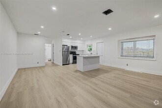 Building Photo - 1621 NW 8th Ave