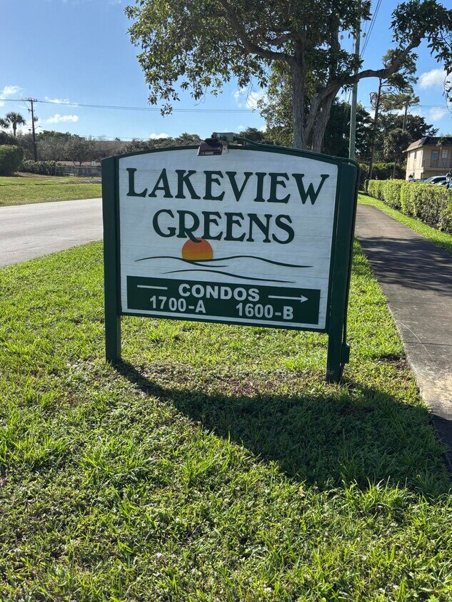 Foto principal - 1700 Dover Rd