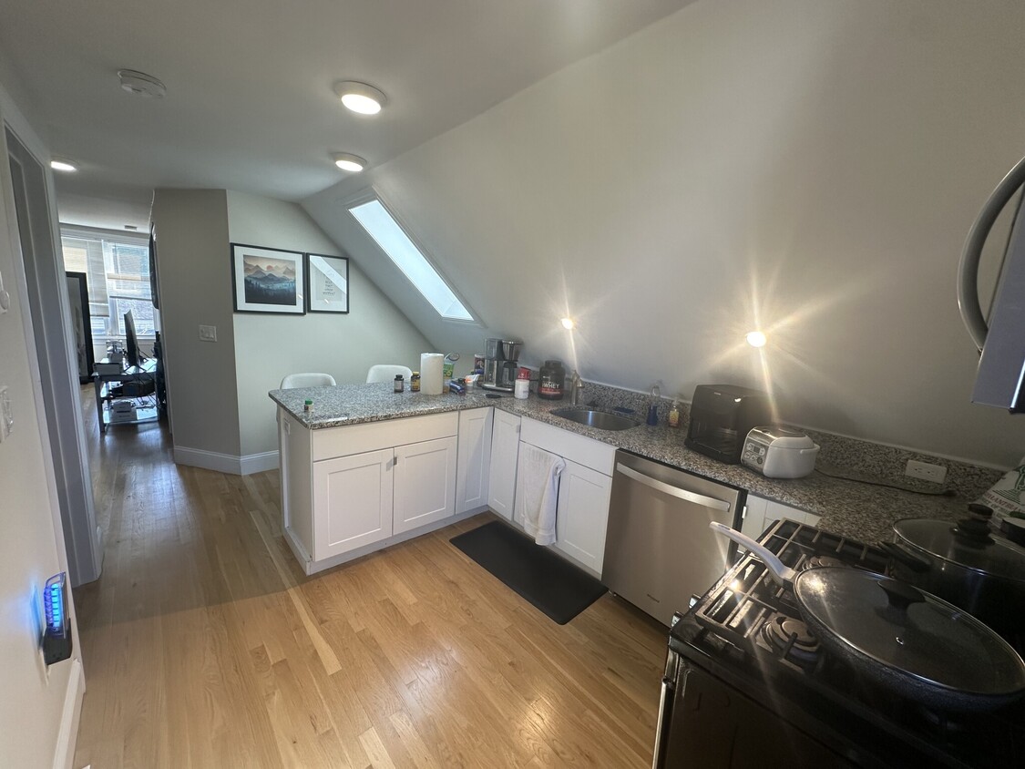 Primary Photo - 343 Beacon St