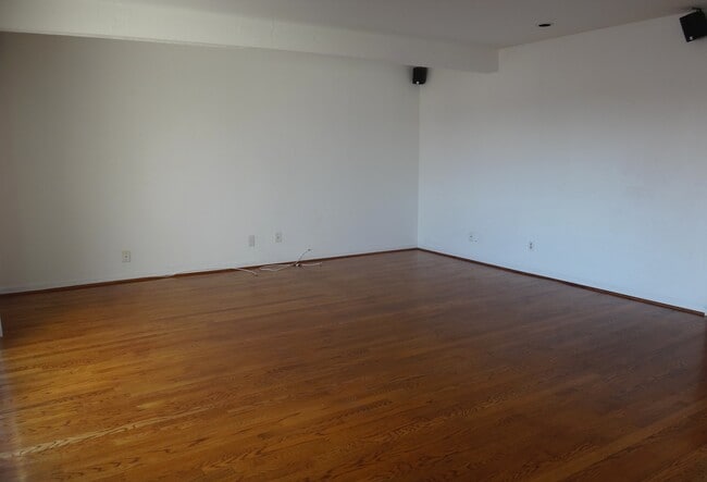 Building Photo - 177 Oval Rd
