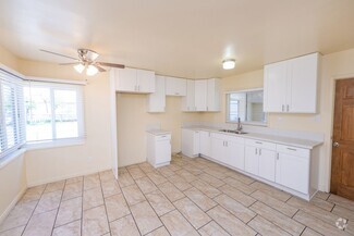 Building Photo - 1319 Peach Ave
