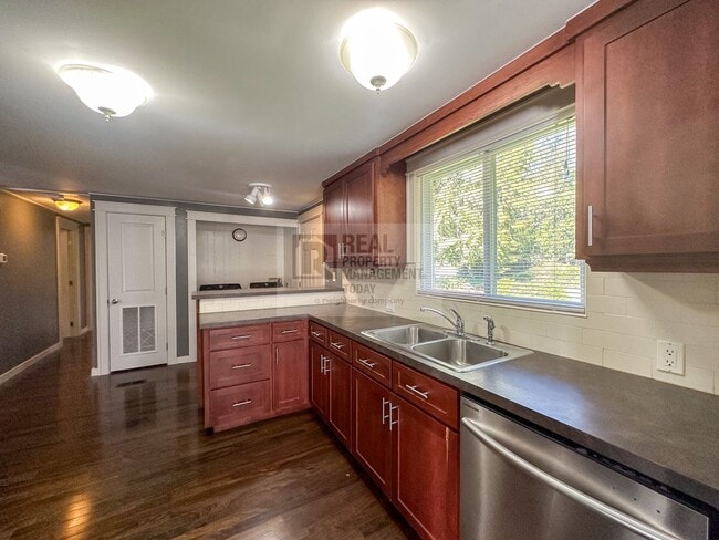 Building Photo - 2 Bedroom House in Graham!