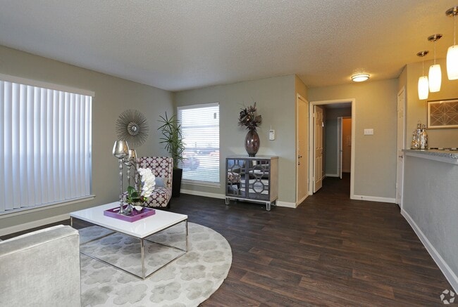 Building Photo - 724 Polk Dr