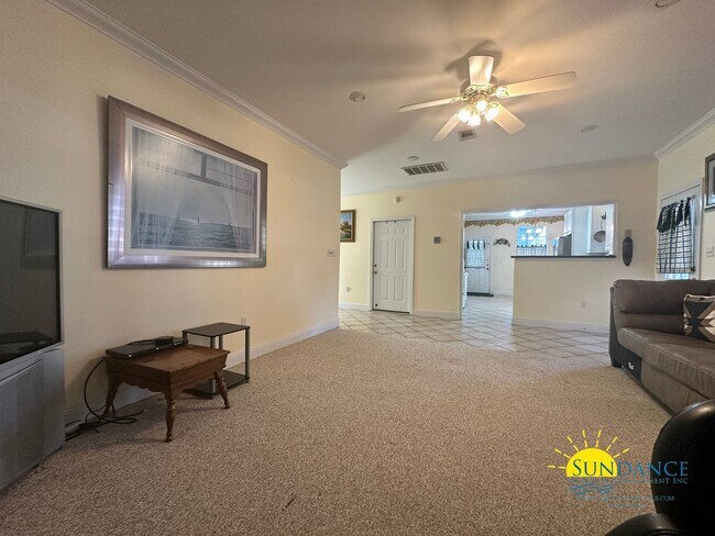 Building Photo - 7BR Waterfront Home in Fort Walton Beach – Amenities Included!