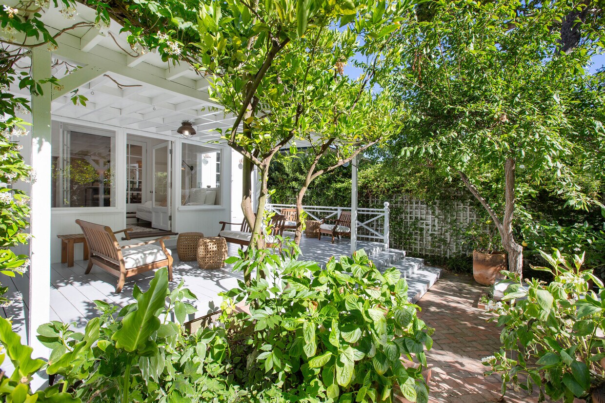 Foto principal - 2217 Beverly Glen Pl