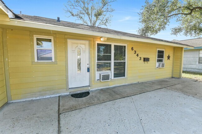 Foto del edificio - 6343 Clemson St