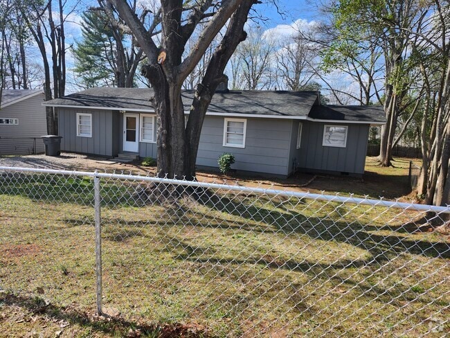 Building Photo - 84 N Estate Dr