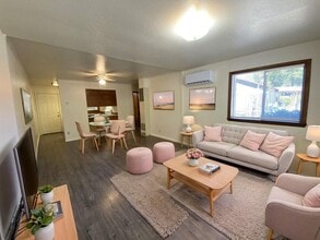 Building Photo - 1032 W Nevada Ct