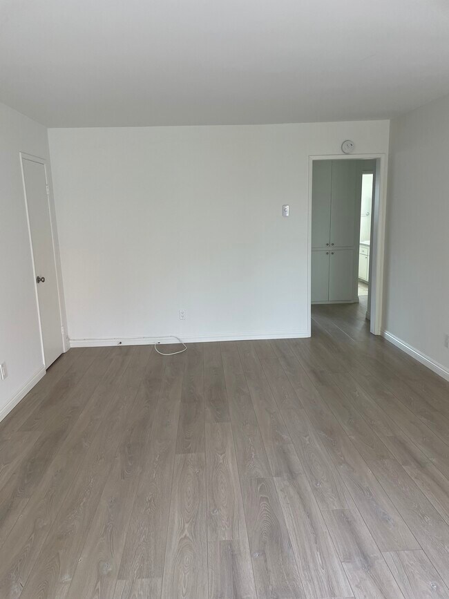 Foto del edificio - 2020 Graham Ave