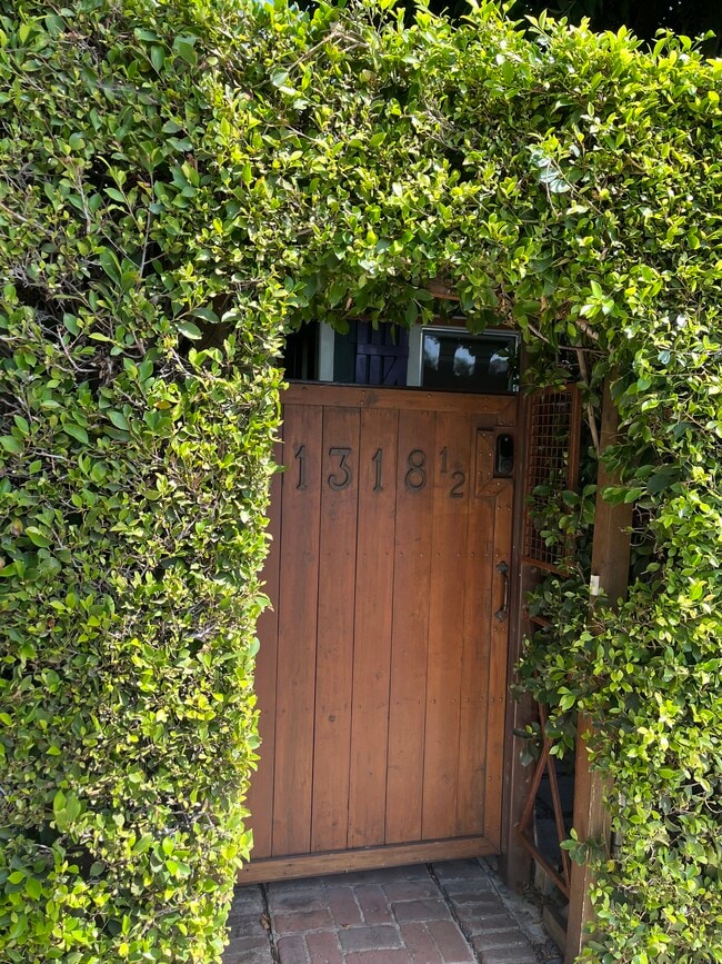 Front gate w/digital entry - 1318 N McCadden Pl