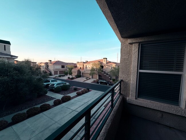 Building Photo - GREAT SUMMERLIN CONDO IN GATED COMMUNITY!!