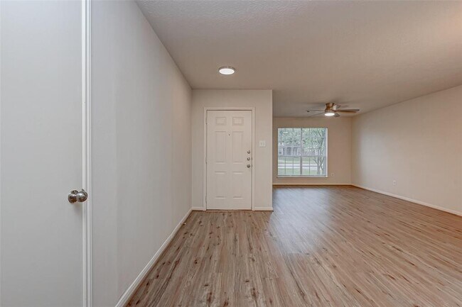 Foto del edificio - 5349 Town Park Blvd