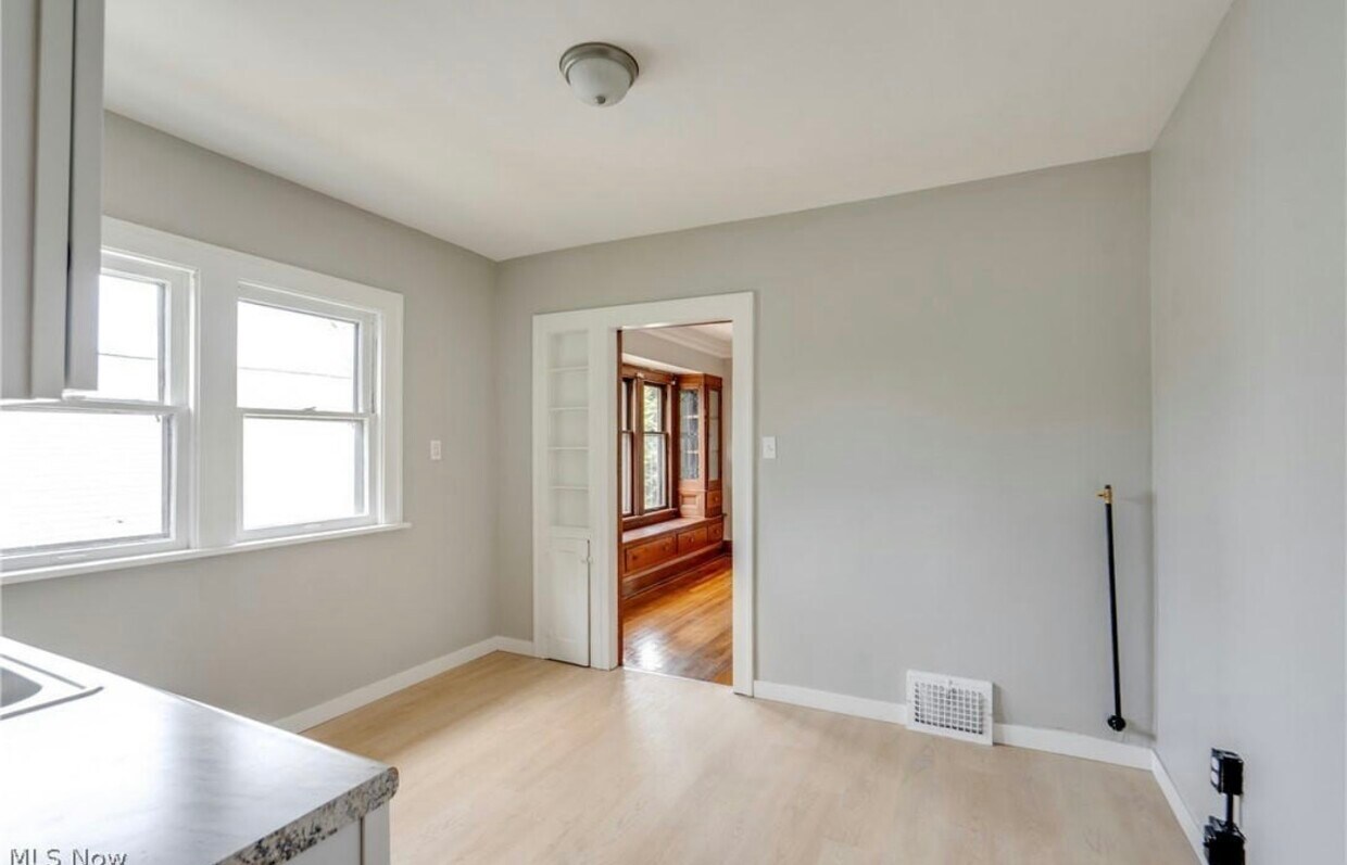 Primary Photo - 3664 W 134th St