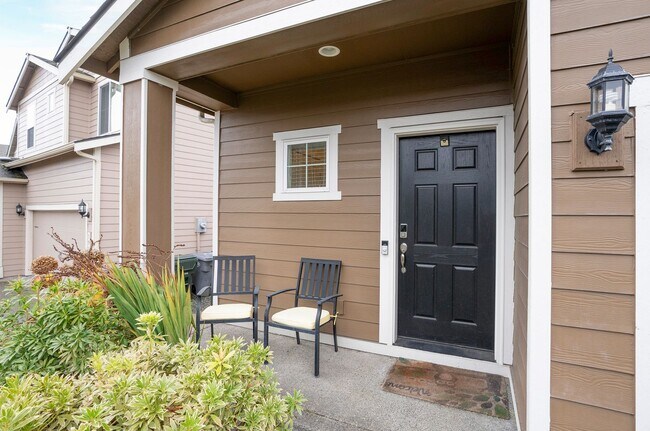 Building Photo - Welcome to Ridgeview Estates – Spacious Home with a Fenced Yard!