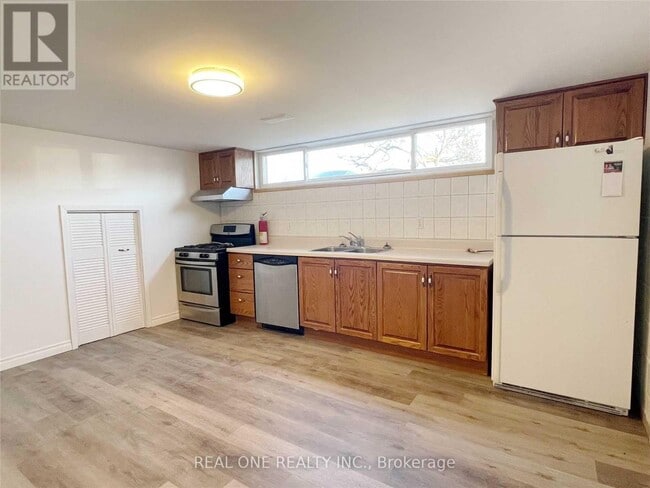 Building Photo - 36 Victor Blvd