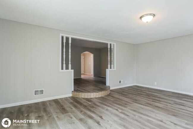 Building Photo - 7309 E 108 Dr, Kansas City, MO 64134