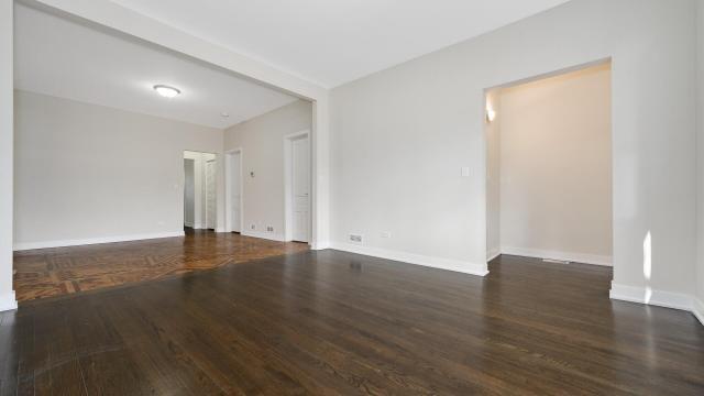 Building Photo - 3 bedroom in Chicago IL 60618