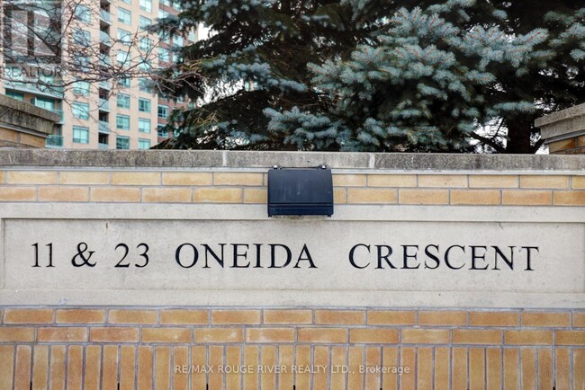 Photo du bâtiment - 11-1011 Oneida Crescent