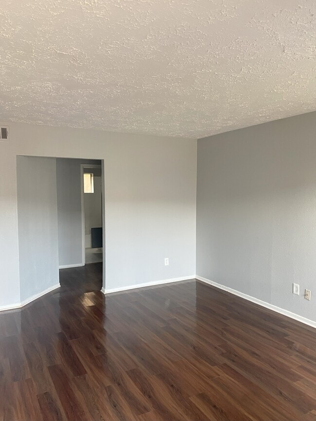 Photo - 6004 Schroeder Rd Apartments