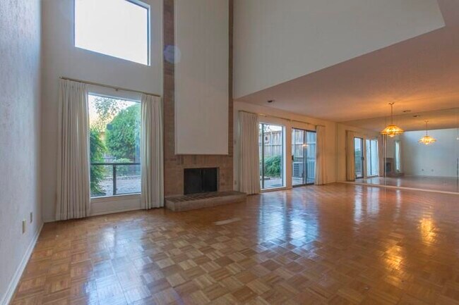 Foto del edificio - 6461 Southpoint Dr