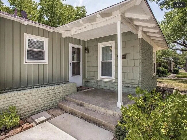 Foto del edificio - Darling 5 bedroom Home Near TCU.
