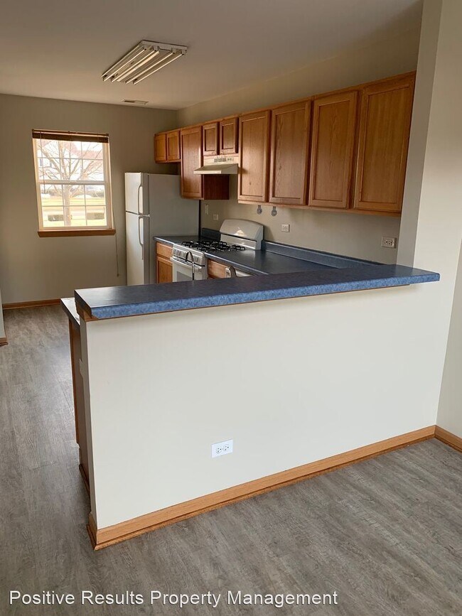 Building Photo - 2 br, 1.5 bath House - 1615 Chrysler Dr