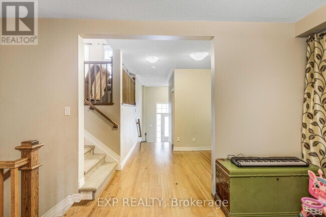 Building Photo - 84 Russet Terrace