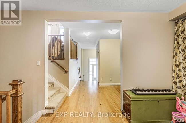 Photo du bâtiment - 84 Russet Terrace