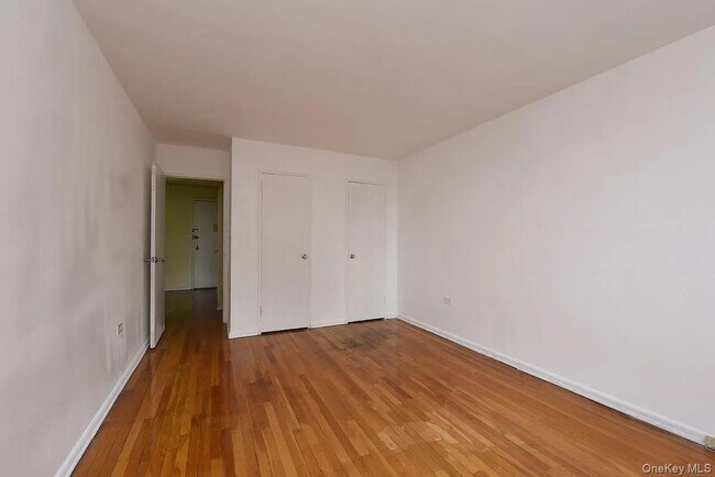 Foto del edificio - 34-20 Parsons Blvd