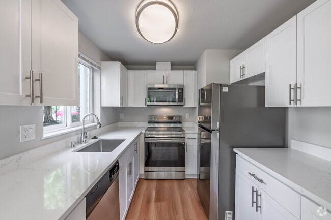 1BR, 1BA - 800SF - Kitchen - Martine Apartments