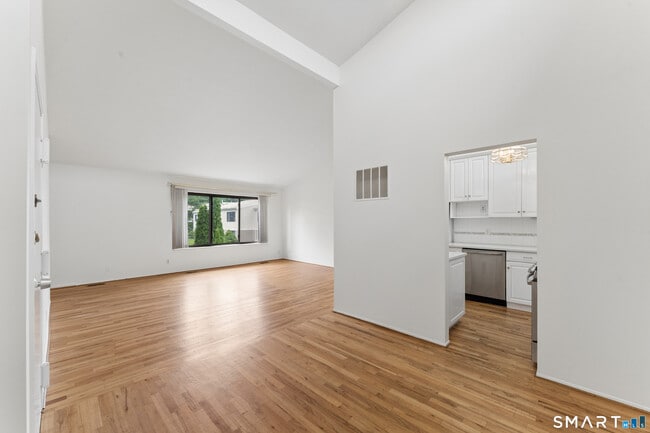 Building Photo - 82 Olcott Way