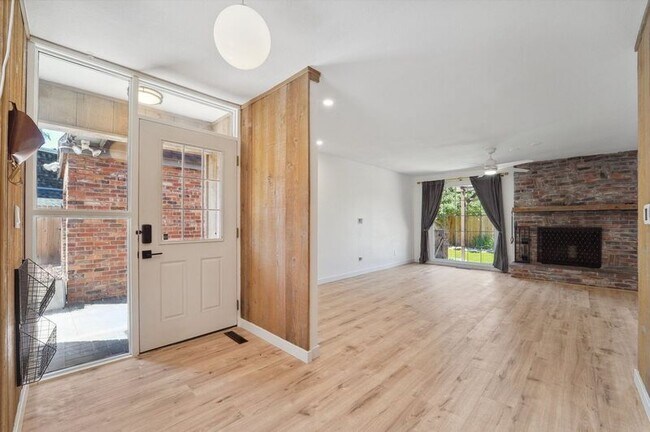 Building Photo - 5145 Santa Clara Pl