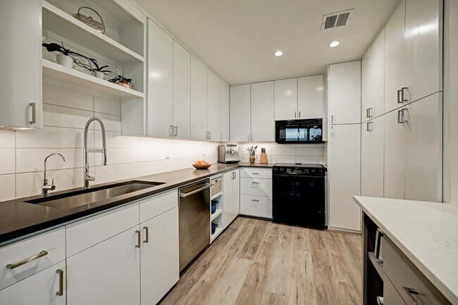Foto del edificio - 2200 Willowick Rd