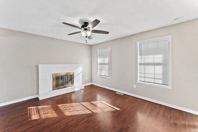 Foto del edificio - Plan Ahead – Spring Availability