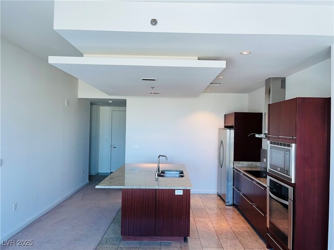 Building Photo - 4471 Dean Martin Dr