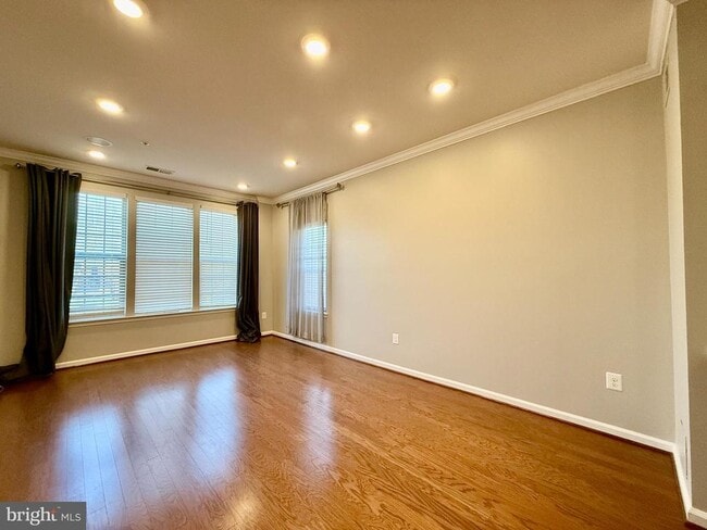 Foto del edificio - 6491 Jack Linton Dr S