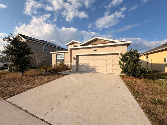 Foto del edificio - Rare find In-Law suite Home! Single family house with Separate entry and kitchen, laundry set!