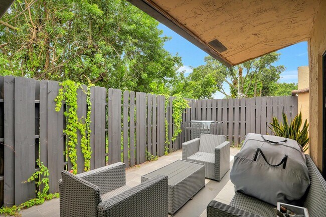 Foto del edificio - 22344 Palomita Dr