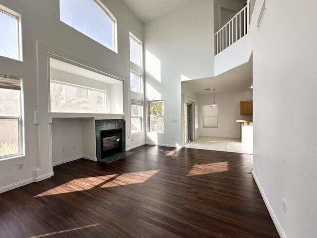 Building Photo - Beautiful 4 bedrooms + loft House