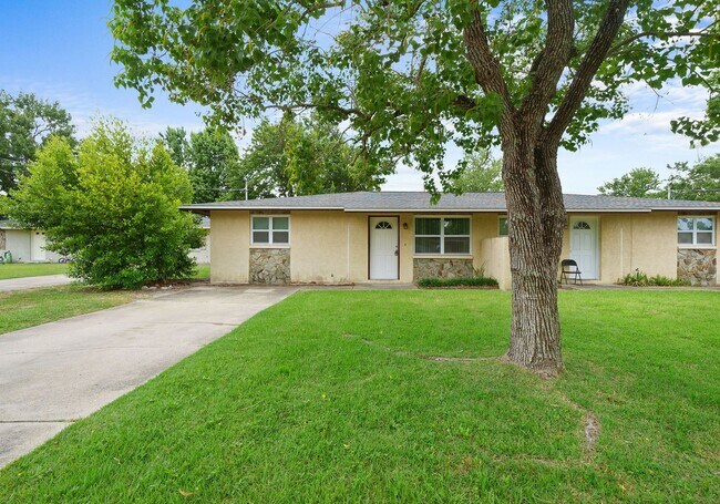 Foto del edificio - Now available in Lynn Haven, great location