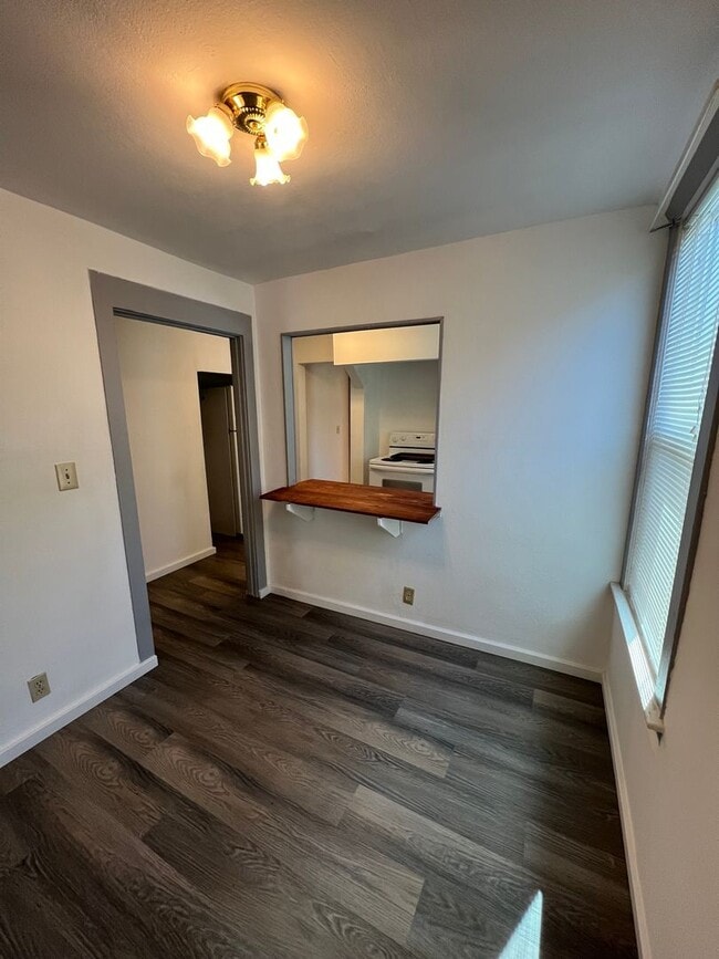 Building Photo - 1919 Duplex