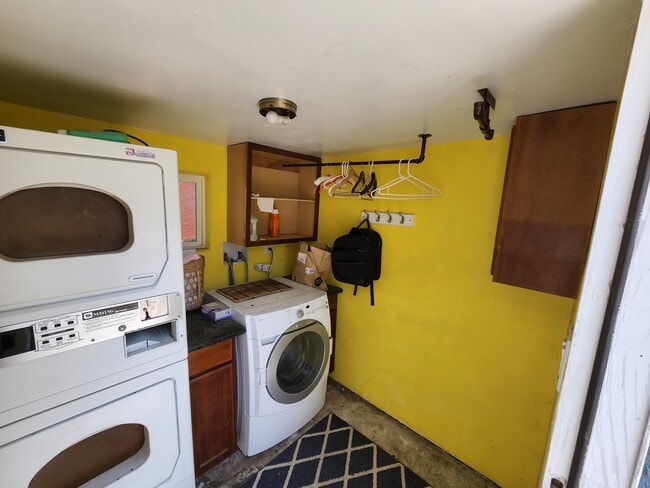 Building Photo - 3549 Highland Ave